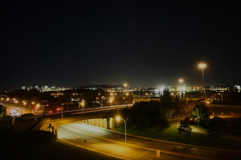 A multi-level Montréal roadway lit at night